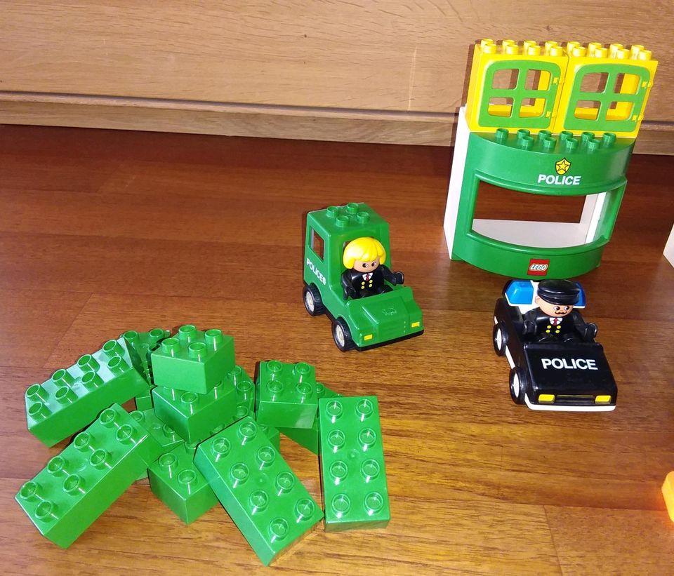 Lego Duplo Polizei / Polizeiwagen mit viel Zubehör in Ulm