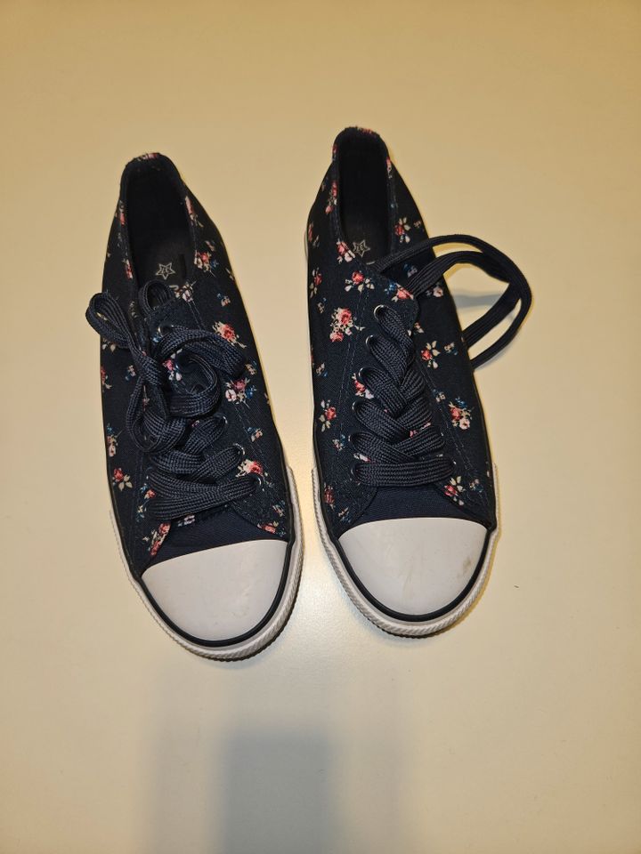 Schuhe Sneaker 37 Colloseum blau floral in Panketal