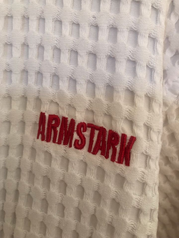 Gebr. weißer Bademantel mit „Armstark“-Logo in Größe L in Hann. Münden