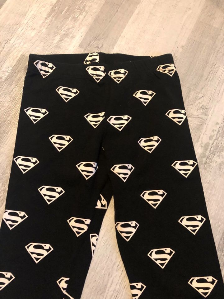 H&M Supermen Leggings Größe S in Neustrelitz