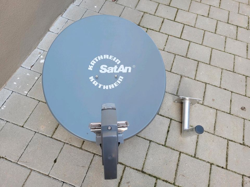 Kathrein CAS 80 Satellitenschüssel mit Quad-LNB in Schliengen