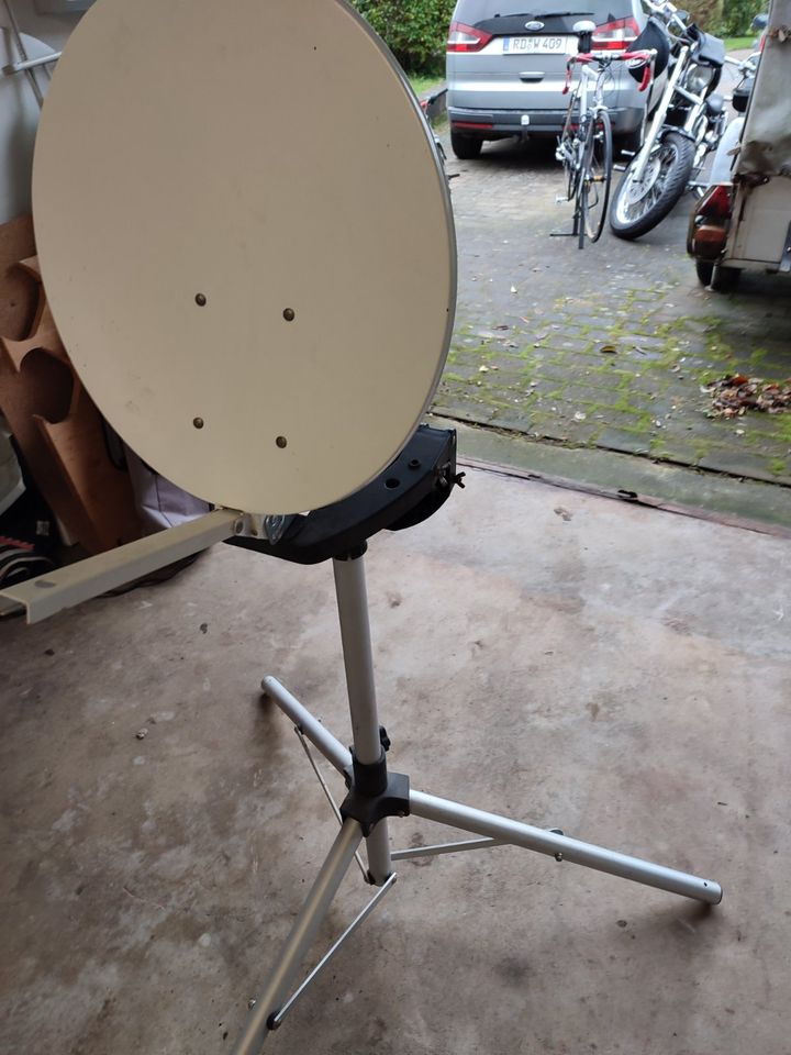 SAT Antenne mit Stativ in Todenbüttel