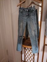 H&M Mom Jeans High Waist Größe 34 Riss am Knie Berlin - Spandau Vorschau