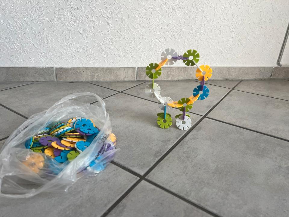 Spielzeug, Bausteine, Bausätze, Ansteckkreise zum Bauen Kinder in Norderstedt