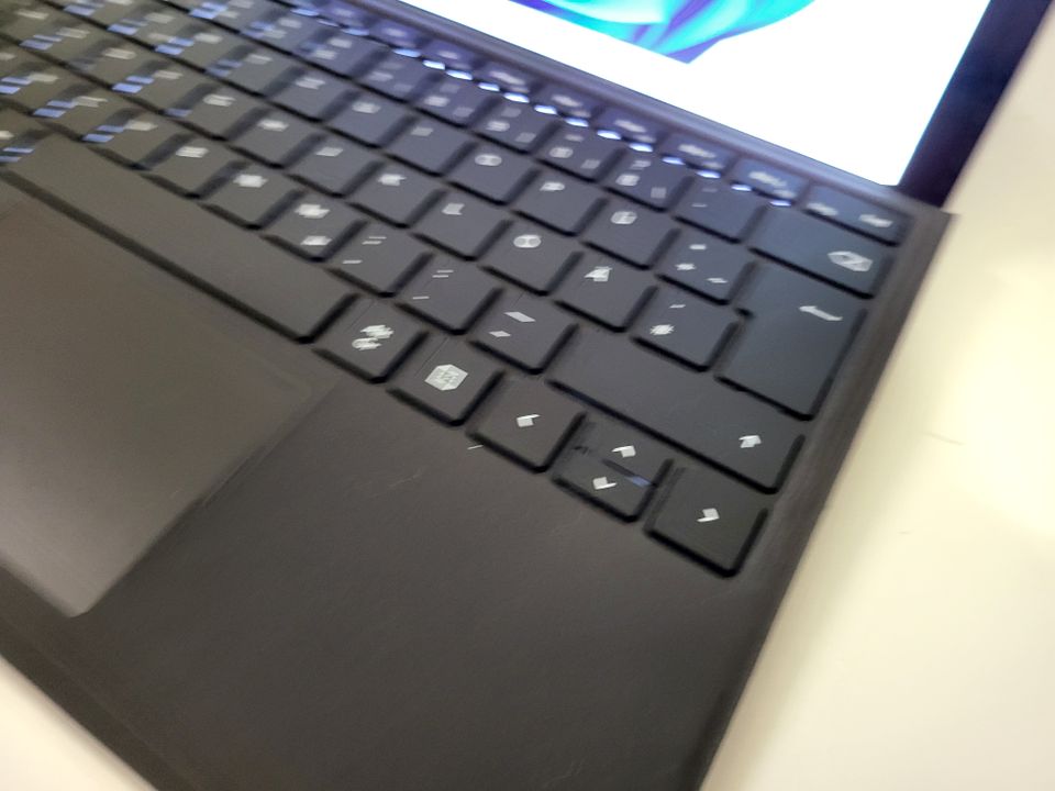 Microsoft Surface 7+ 16 GB 256 GB SSD Stift+Typecover  Gebrauchtgerät - SIK-EDV 559,00* in Bremerhaven