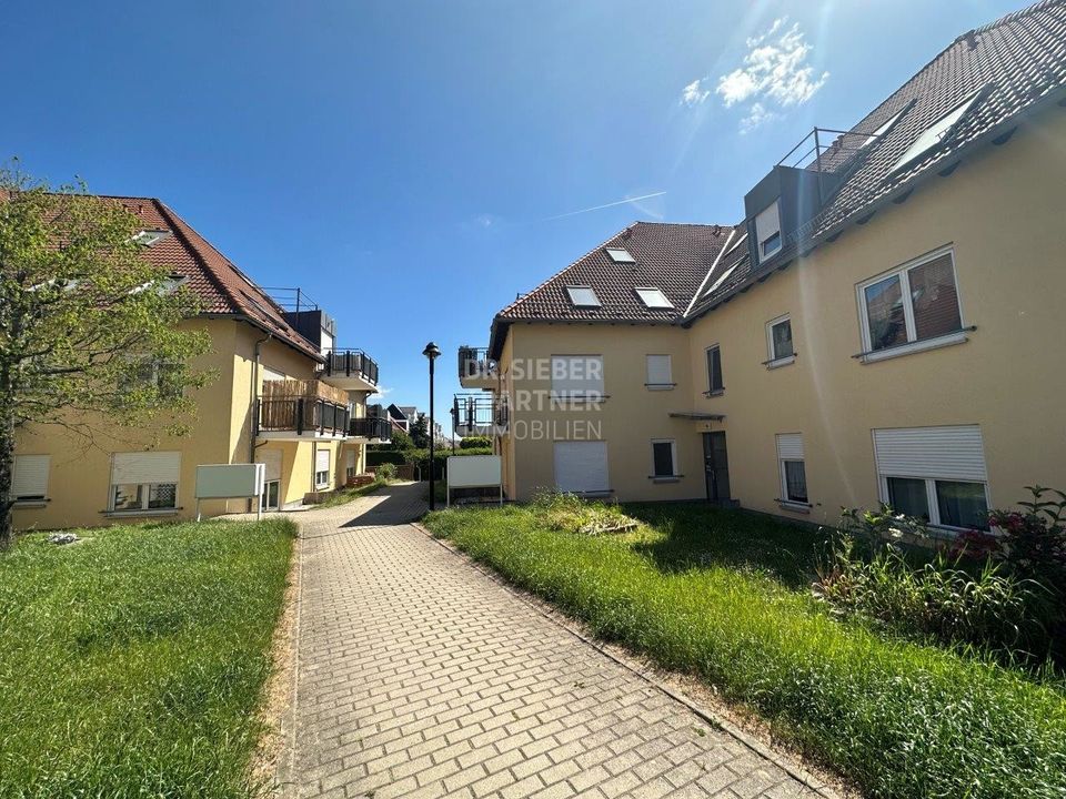 * Hell und großzügig im 1. DG * Wannenbad*Balkon*TG Stellplatz * in Leipzig