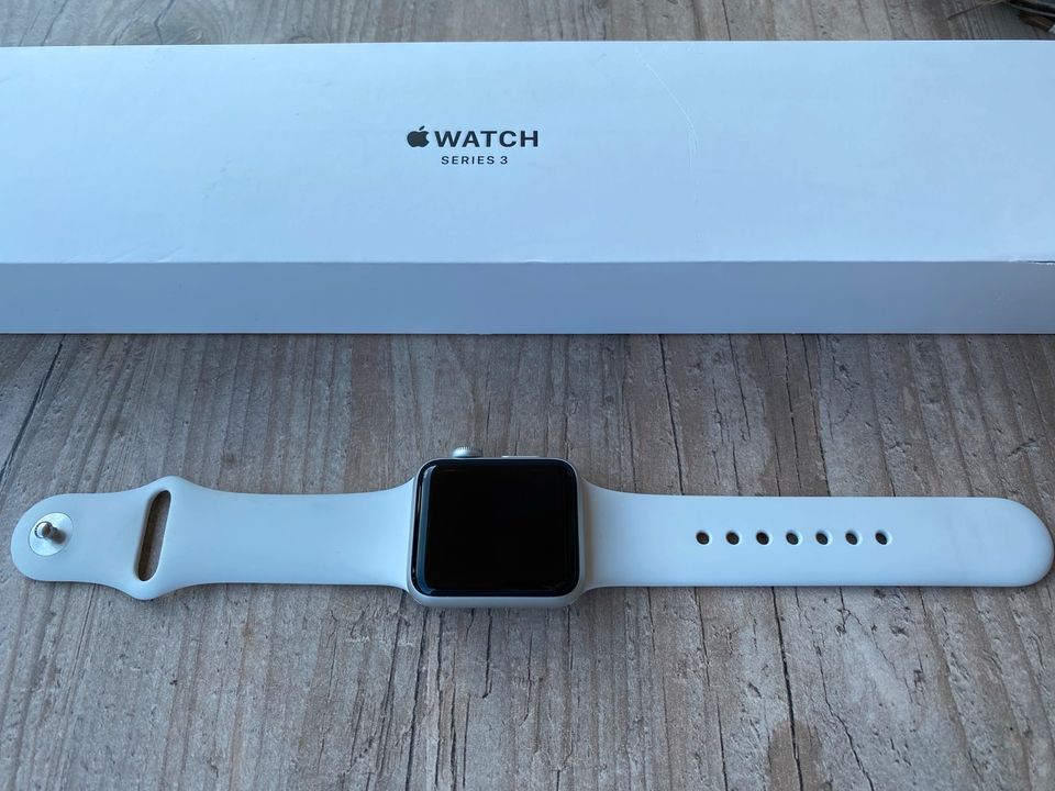 Smartwatch / Apple Watch Series 3 | silber in Waldeck