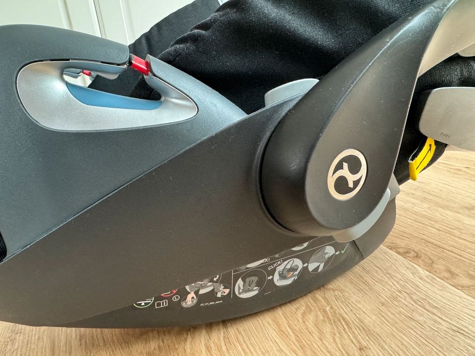 Cybex Cloud Z Babyschale Autositz Kindersitz schwarz in Sinzig