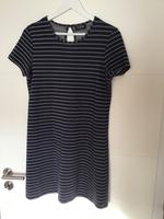 Kurzes Kleid blau weiß gestreift Gr. 38/40 Gina Niedersachsen - Garbsen Vorschau