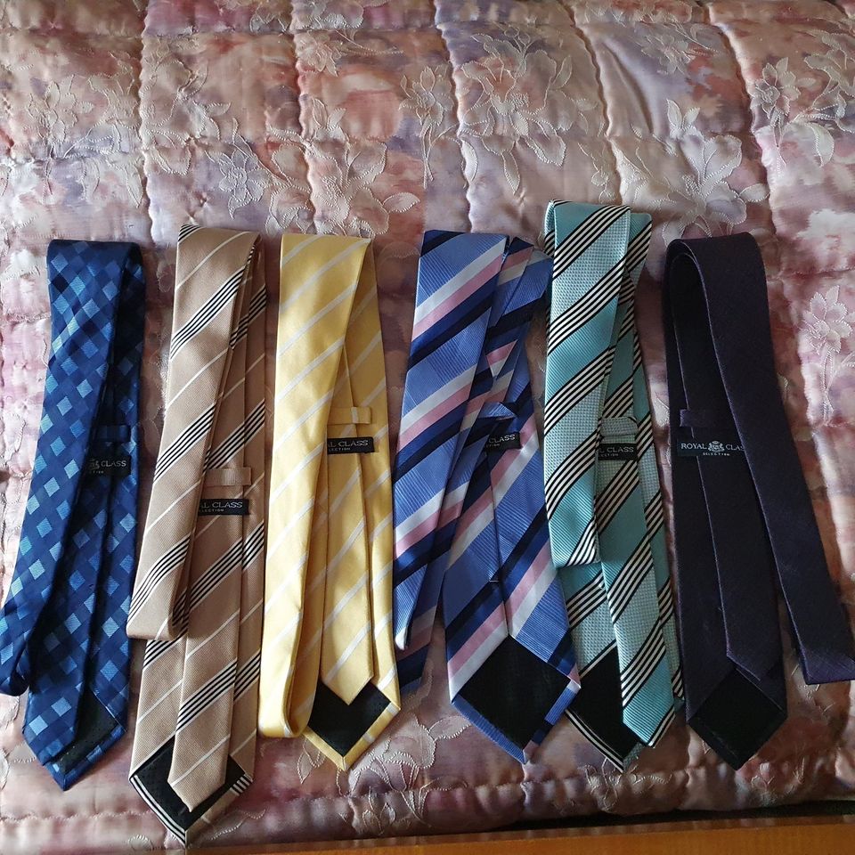Verschiedene Krawatten von Royal Class in Züsch