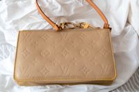 LOUIS VUITTON  Lexington Pochette aus Lackleder in Creme Nordrhein-Westfalen - Meerbusch Vorschau