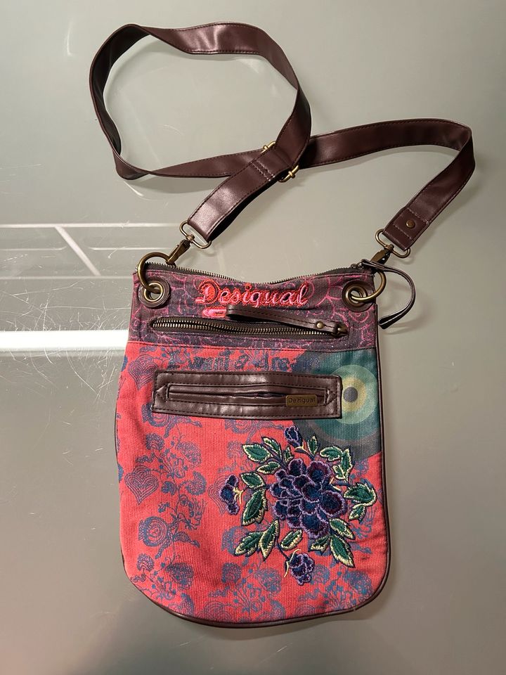 Desigual Handtasche Clutch 25x30 in Grünberg