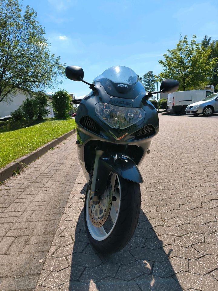 Suzuki gsxr 600 k2 in Hillscheid