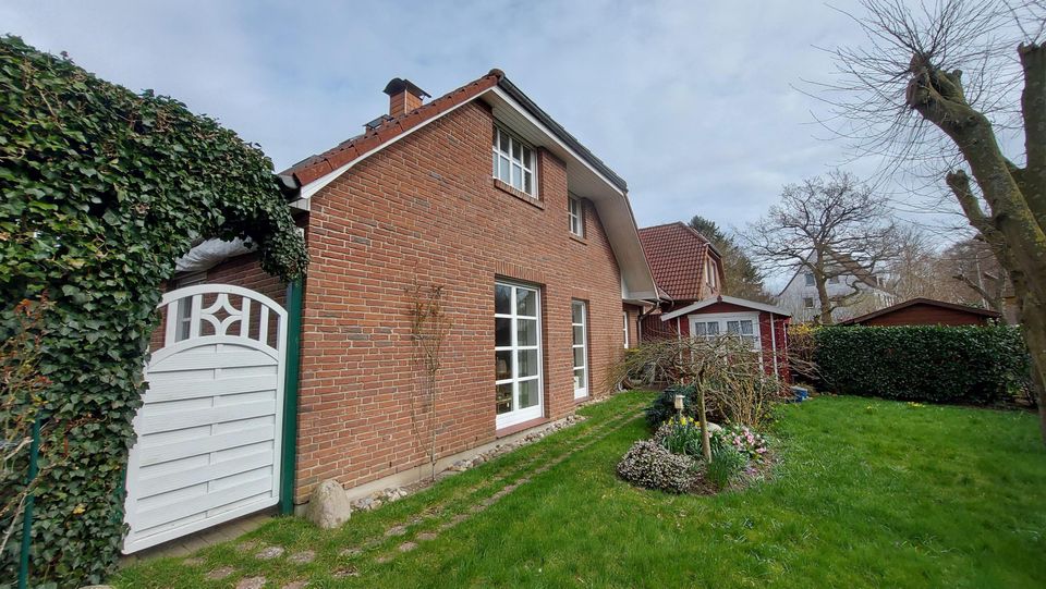 Modern gestaltetes Einfamilienhaus mit bodentiefen Fenstern in zentraler Lage von Eckernförde! in Eckernförde