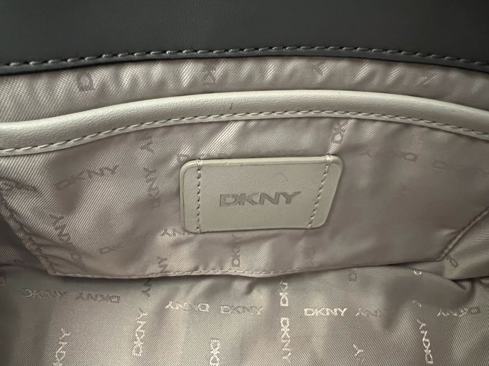 DKNY ❗️ Winonna Tasche Umhängetasche Grau Schwarz Leder NEU in Reiskirchen