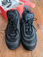 Sportschuhe schwarz Größe 43 Hessen - Alsfeld Vorschau
