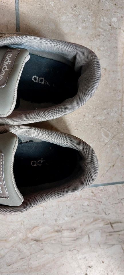 Adidas Sneakers 42 in Auetal