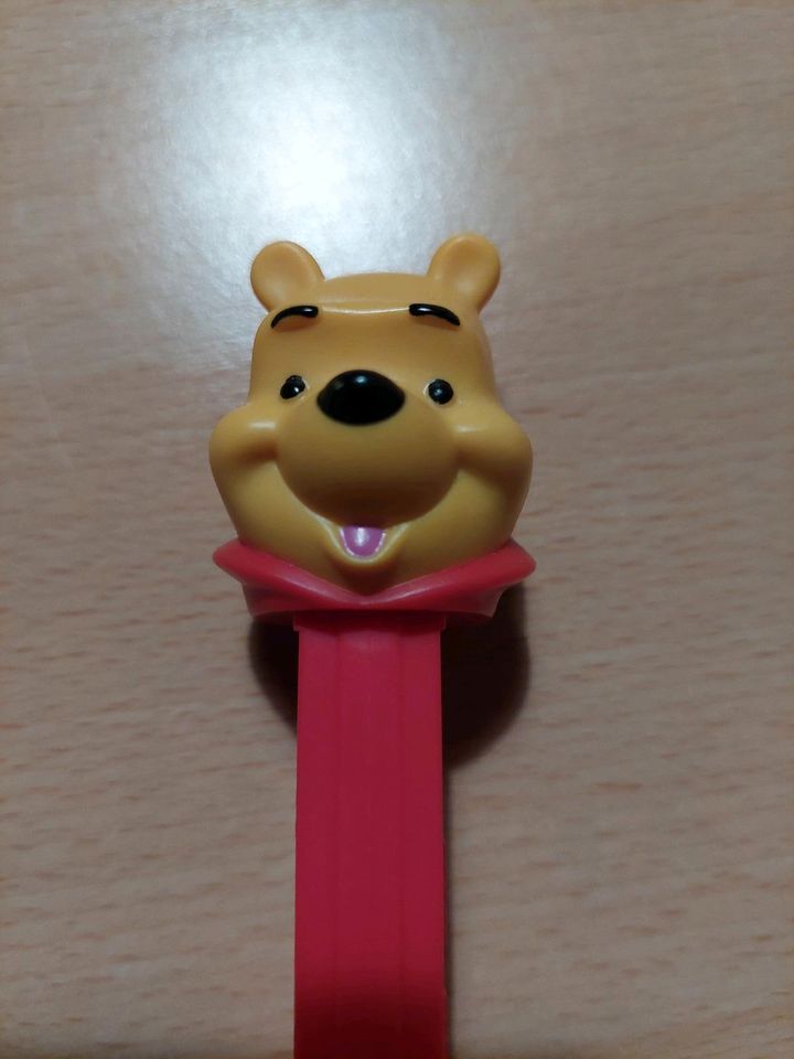 Riesen Winnie Pooh Schlüsselanhänger + PEZ Spender Disney Home in Berlin