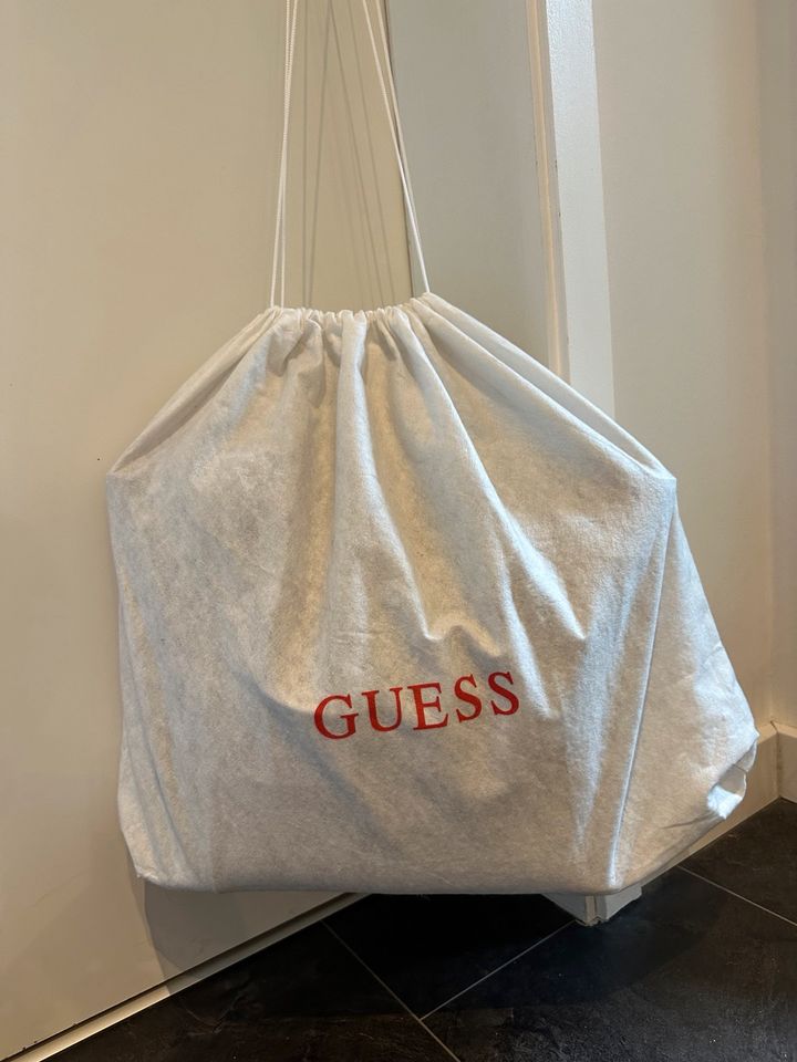 Ledertasche schwarz, Guess in Kerpen