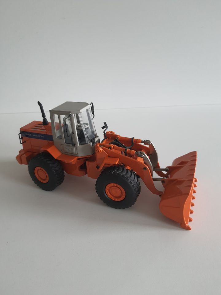 Ros Agri Model Fiat-Hitachi FR130 Gelenkradlader 1:32 TOP !!! RAR in Wolfsburg