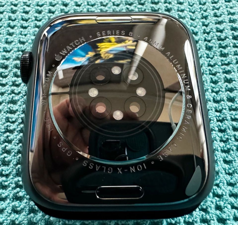 Apple Watch Serie 8, Midnight, Cellular (LTE), 45mm in Duisburg