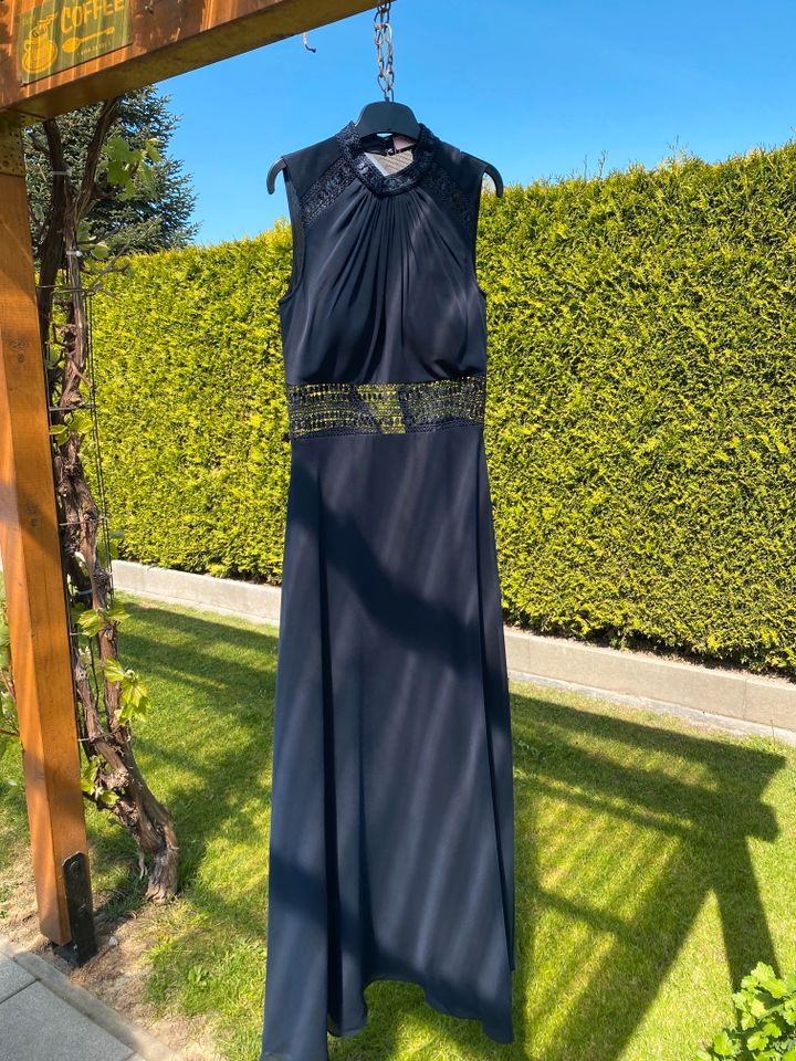 Vera Mont Abendkleid lang blau rückenfrei elegant in Magdeburg