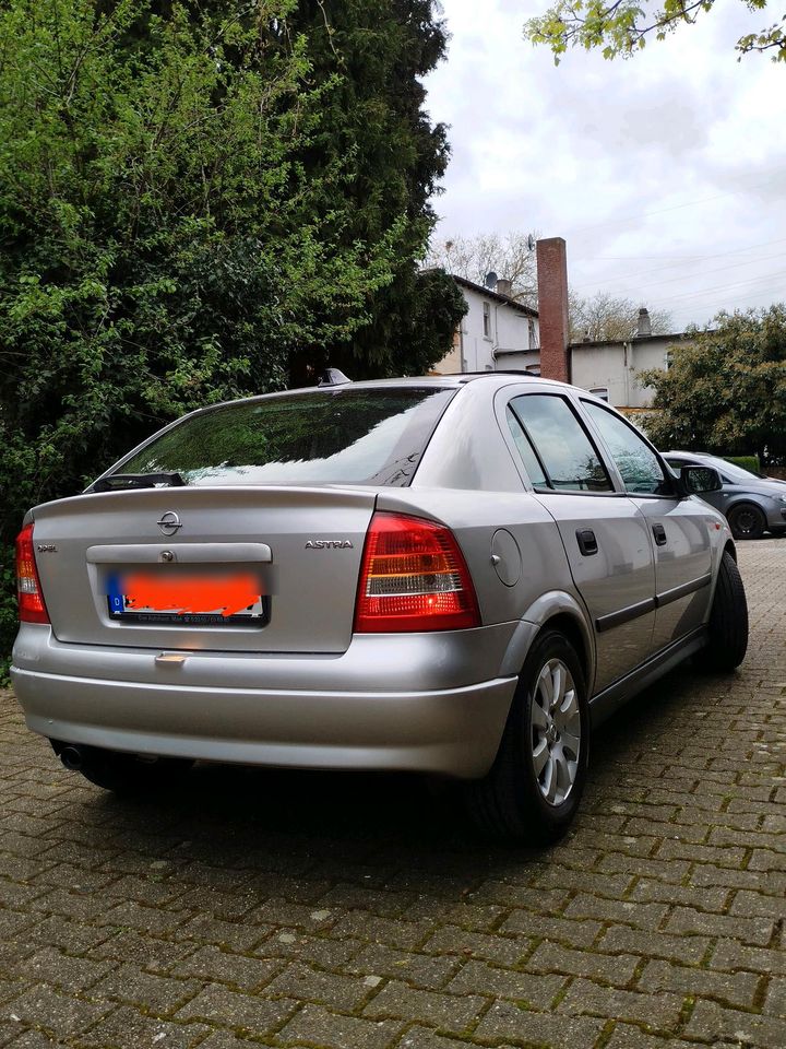 Opel Astra G T98 in Duisburg