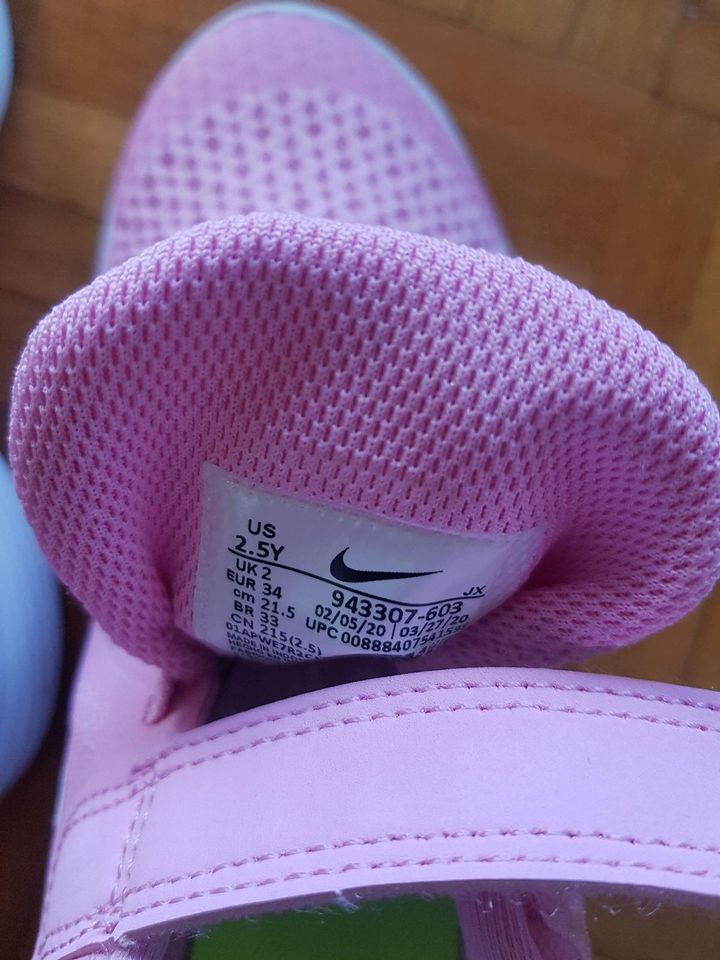 Nike Mädchen Turnschuhe,  Größe 34, neu in Buchen (Odenwald)