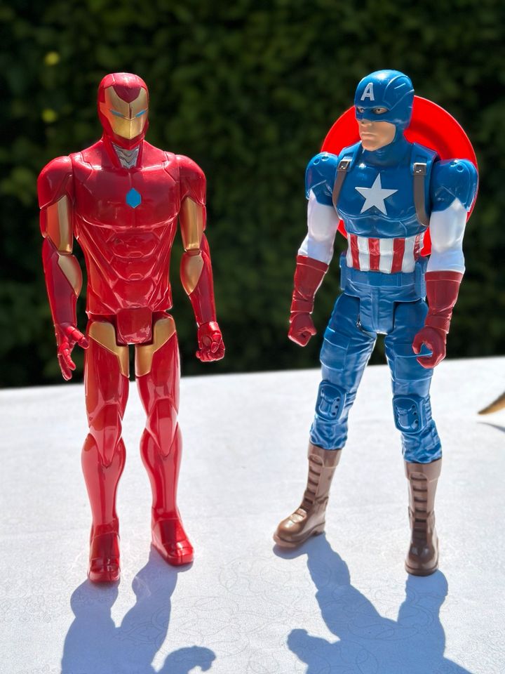 Ironman und Captain America Figuren in Lippstadt