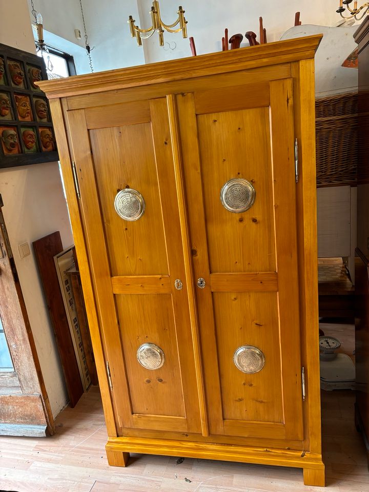 Biedermeier Antik Schrank in Berlin