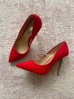 Pumps High Heels rot samt mit goldenen Absatz Hessen - Limburg Vorschau