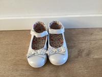 Ballerinas Riemchen-Schuhe Gr. 23 Schleswig-Holstein - Sieverstedt Vorschau