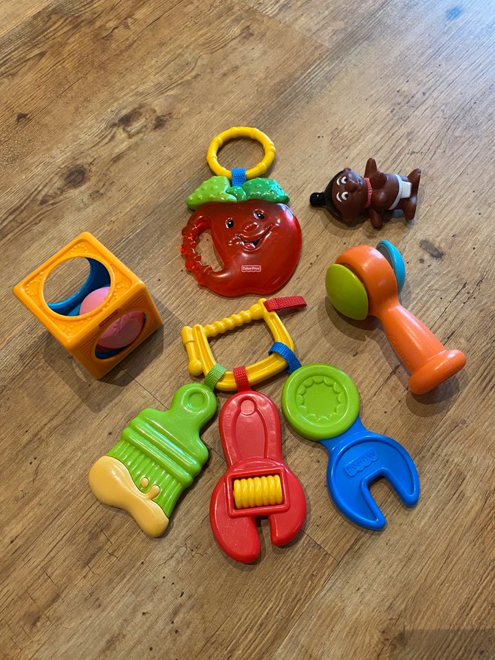 Babyspielzeug Set, Werkzeug, Rasselball, Klapper, Fisher Price in Grasbrunn