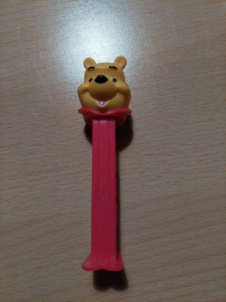 Riesen Winnie Pooh Schlüsselanhänger + PEZ Spender Disney Home in Berlin
