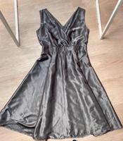 Swing Kleid grau glänzend 40 Neu! Brandenburg - Großbeeren Vorschau