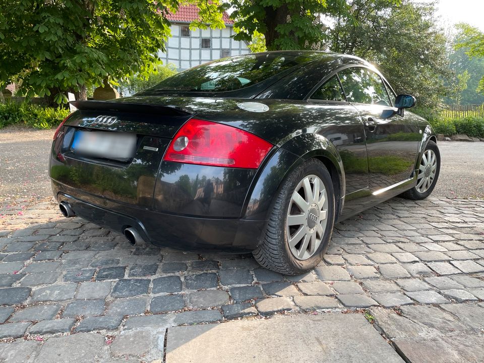 Audi TT 8n Coupé quattro Schwarz in Preußisch Oldendorf
