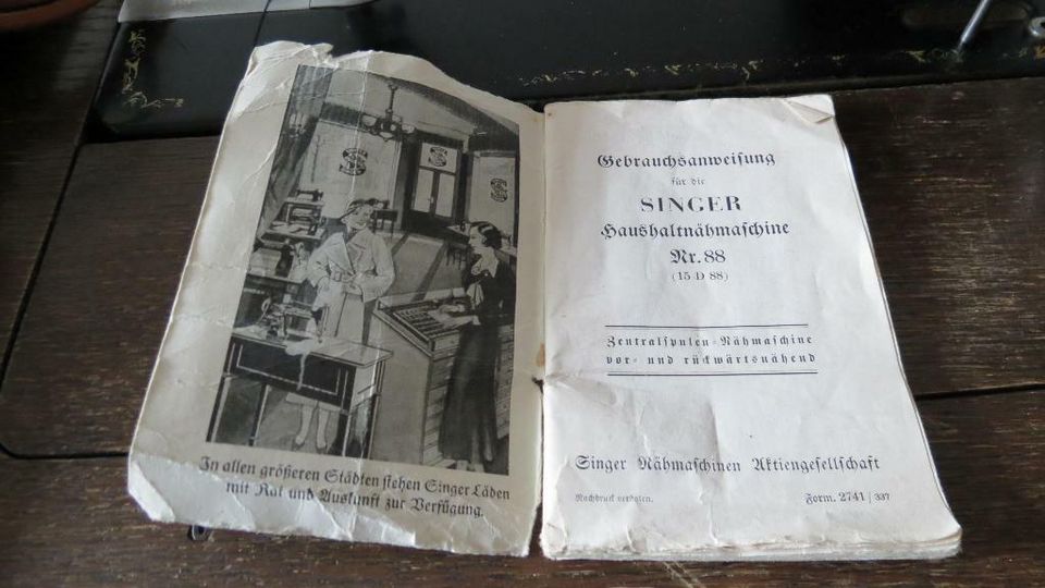 Historische Singer-Tischnähmaschine von 1928 in Göttingen