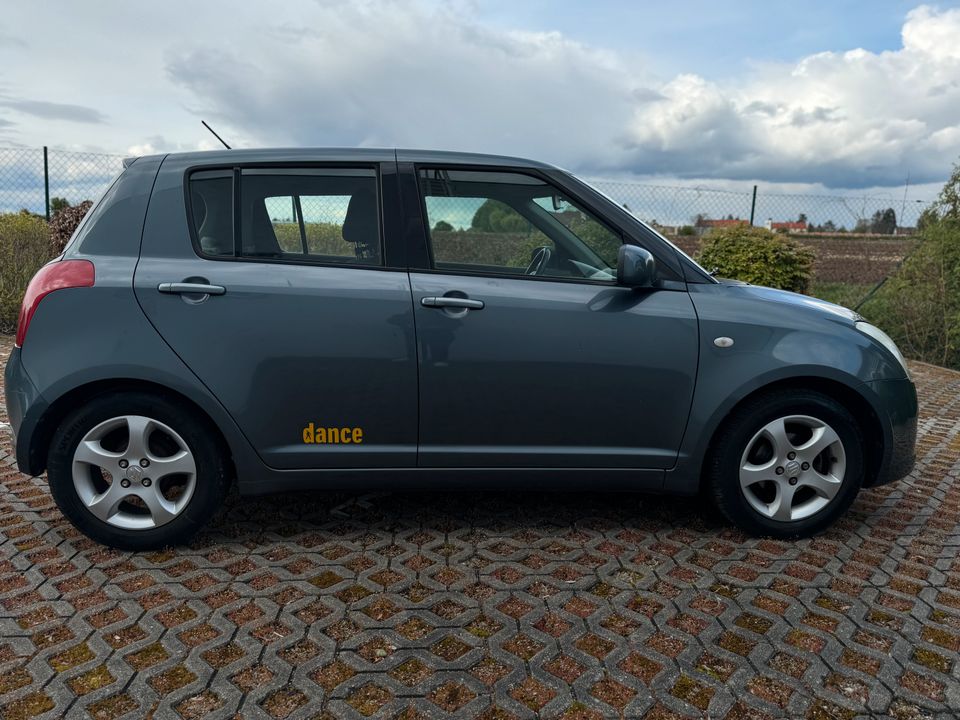 Suzuki Swift 1.3 Dance 4/5 Türig 128.000 KM in Nürnberg (Mittelfr)