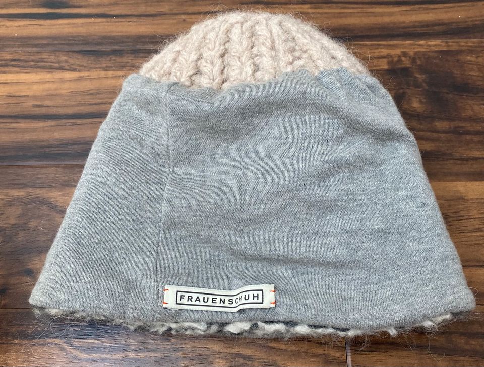 Frauenschuh Mütze gestrickt beige Strickmütze Beanie grau Top in Holm