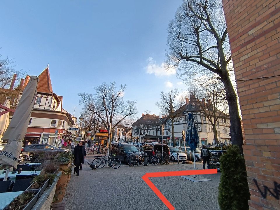 Direkt im Bahnhof. Backshop, Bäckerei, Cafe in Berlin