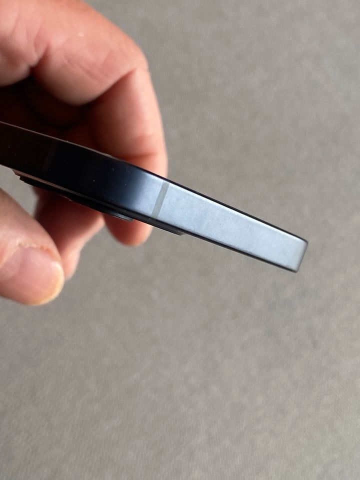 iPhone 12 Mini 64 GB schwarz neuwertig 96% Akku in Karlsfeld