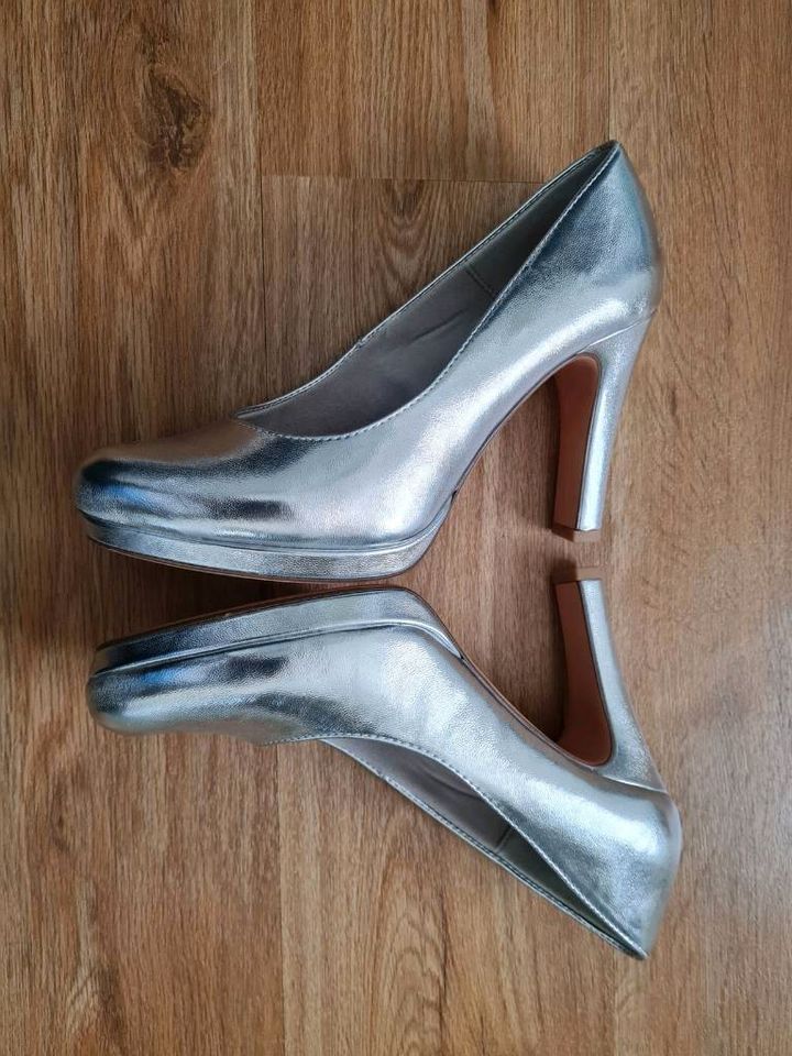 Tamaris Pumps/High Heels, Silber, Gr. 38 in Wiesbaden