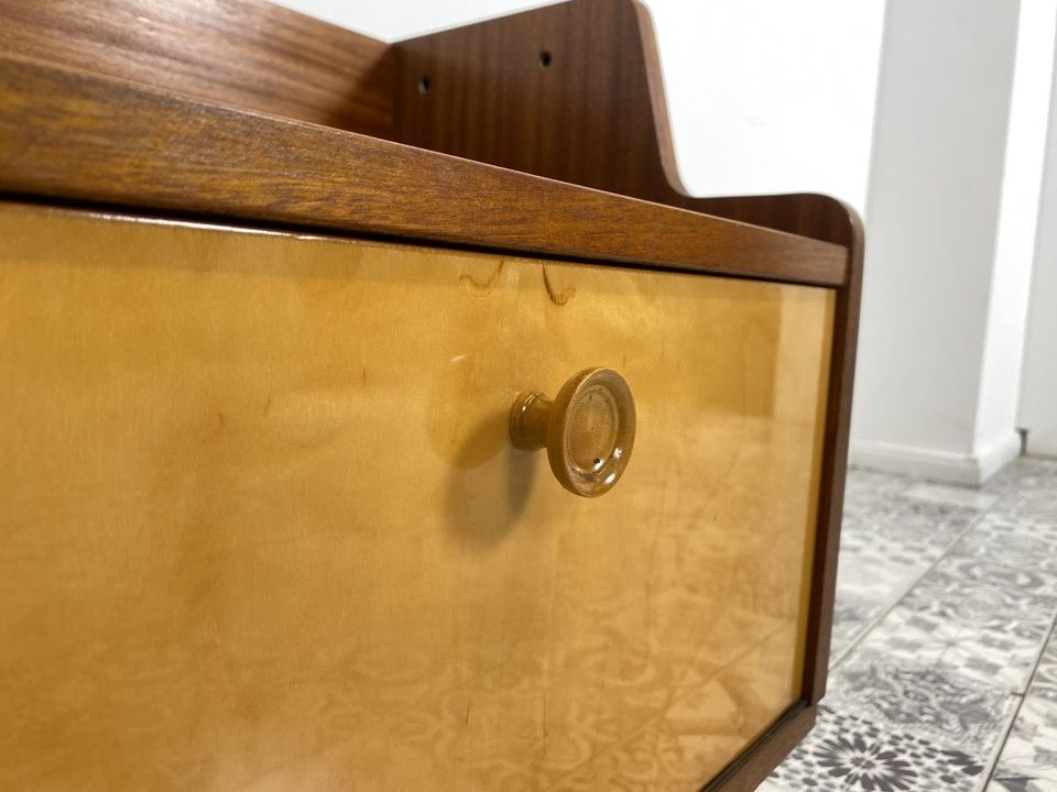 WMK 1/2 Formschöner & gut erhaltener Mid-Century Nachttisch aus 1963 mit hübschen Holzgriffen # Nachtschrank Nachtschränkchen Nachtkommode Bedside table Kommode Beistelltisch Vintage Mid-Century DDR in Berlin