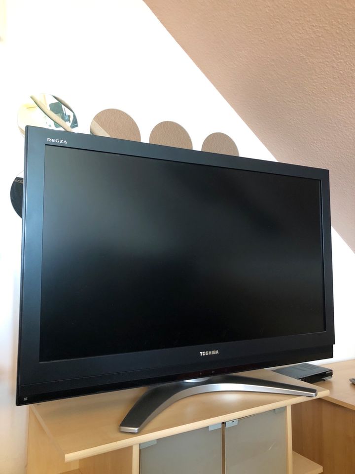 TOSHIBA LCD Colour TV Regza, Modell 42A3000P in Ronshausen