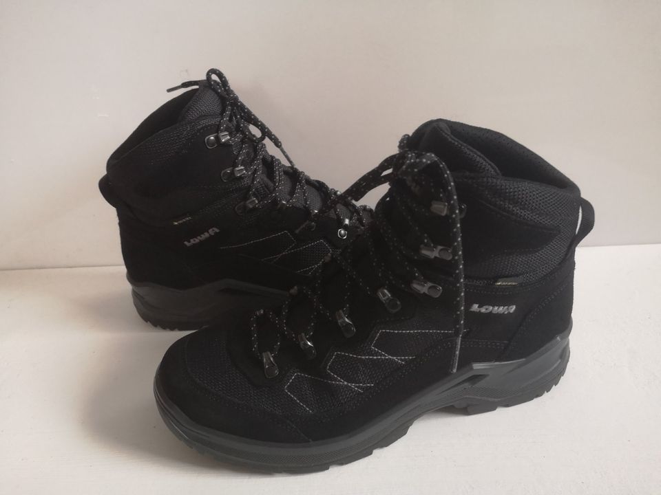 Herren Wander Schuhe Boots LOWA TAURUS GTX Gr 42,5 schwarz in Erkrath