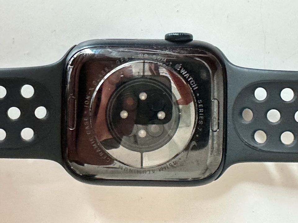 Apple Watch Series 7 Nike Edition 45 mm in Bad Homburg