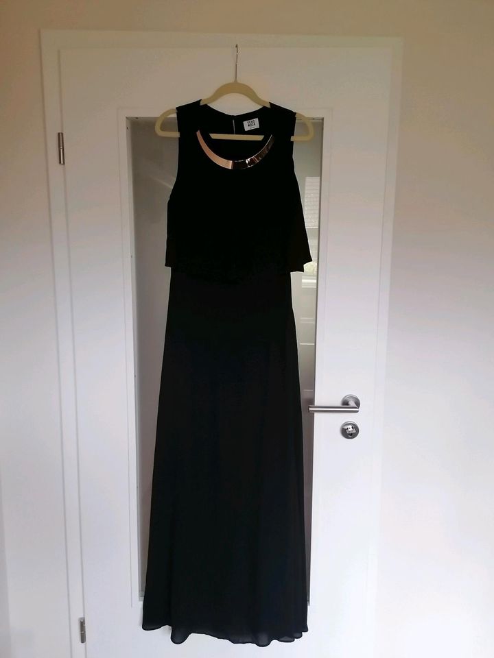 Langes schwarzes Abendkleid in Edewecht - Friedrichsfehn