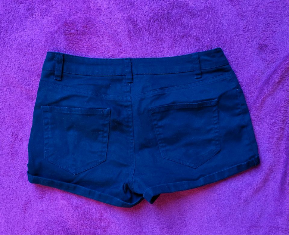 Kurze Sommer Jeans 34 36 S M Stretch schwarz Hotpants in Leipzig