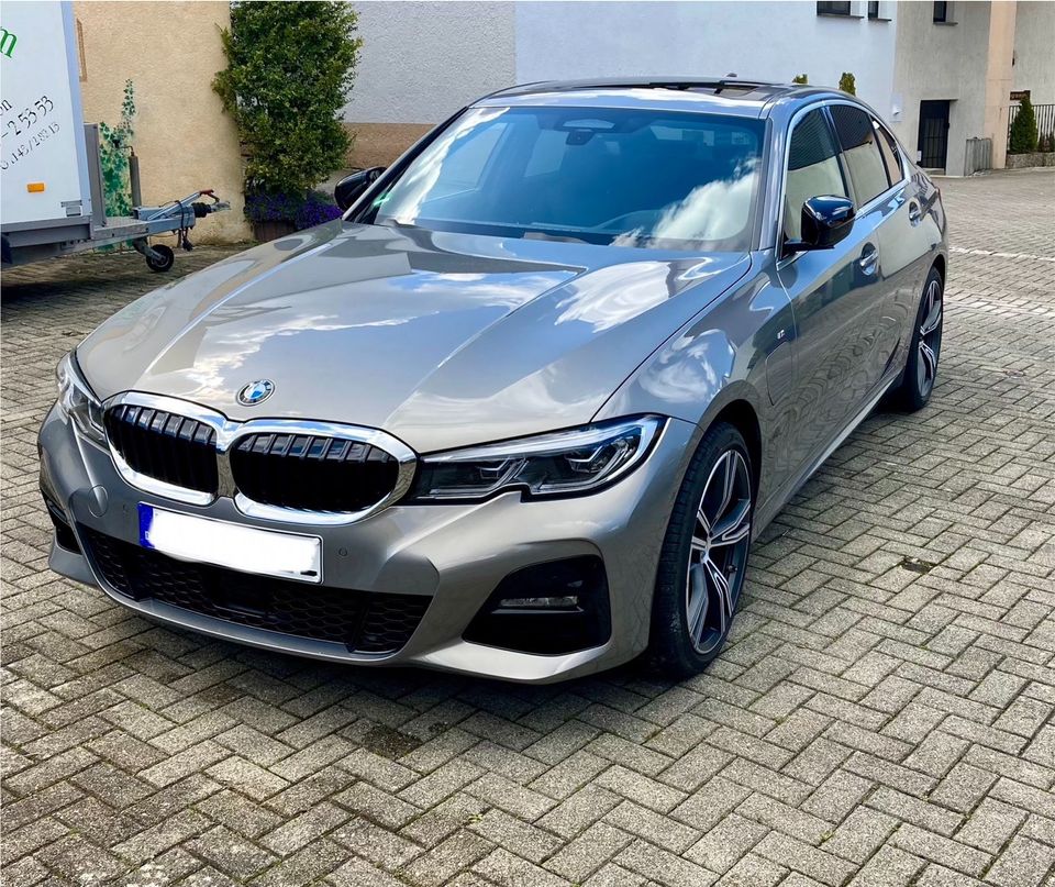 BMW 330e Garantie bis 09/2026 M Paket Hybrid in Besigheim