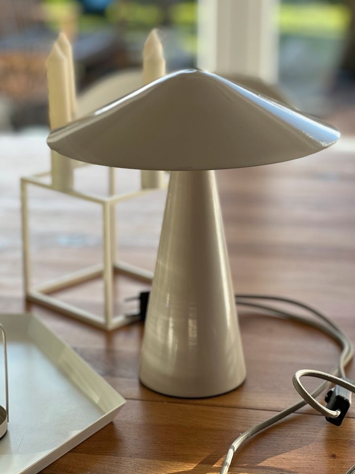 Lampe H&M Home Tischleuchte weiß greige inkl. LED Leuchtmittel in Sassenberg